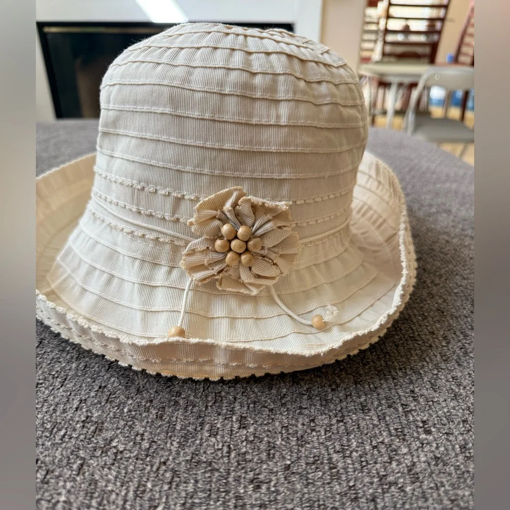 Woman’s Cream Floral Accent Sun Hat
